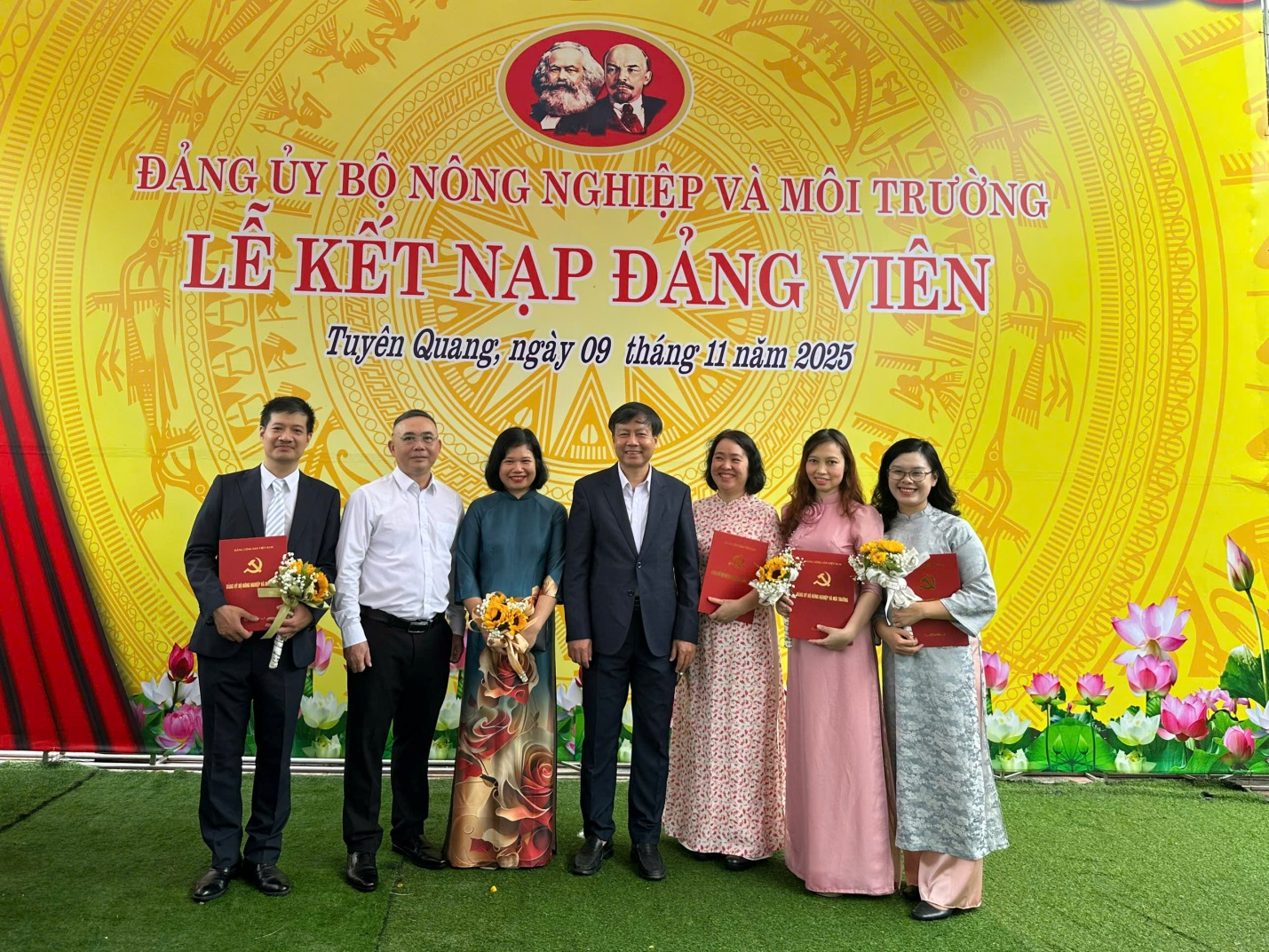 Lễ kết nạp 80 đảng viên mới tại Di tích lịch sử Bộ Canh Nông tỉnh Tuyên Quang
